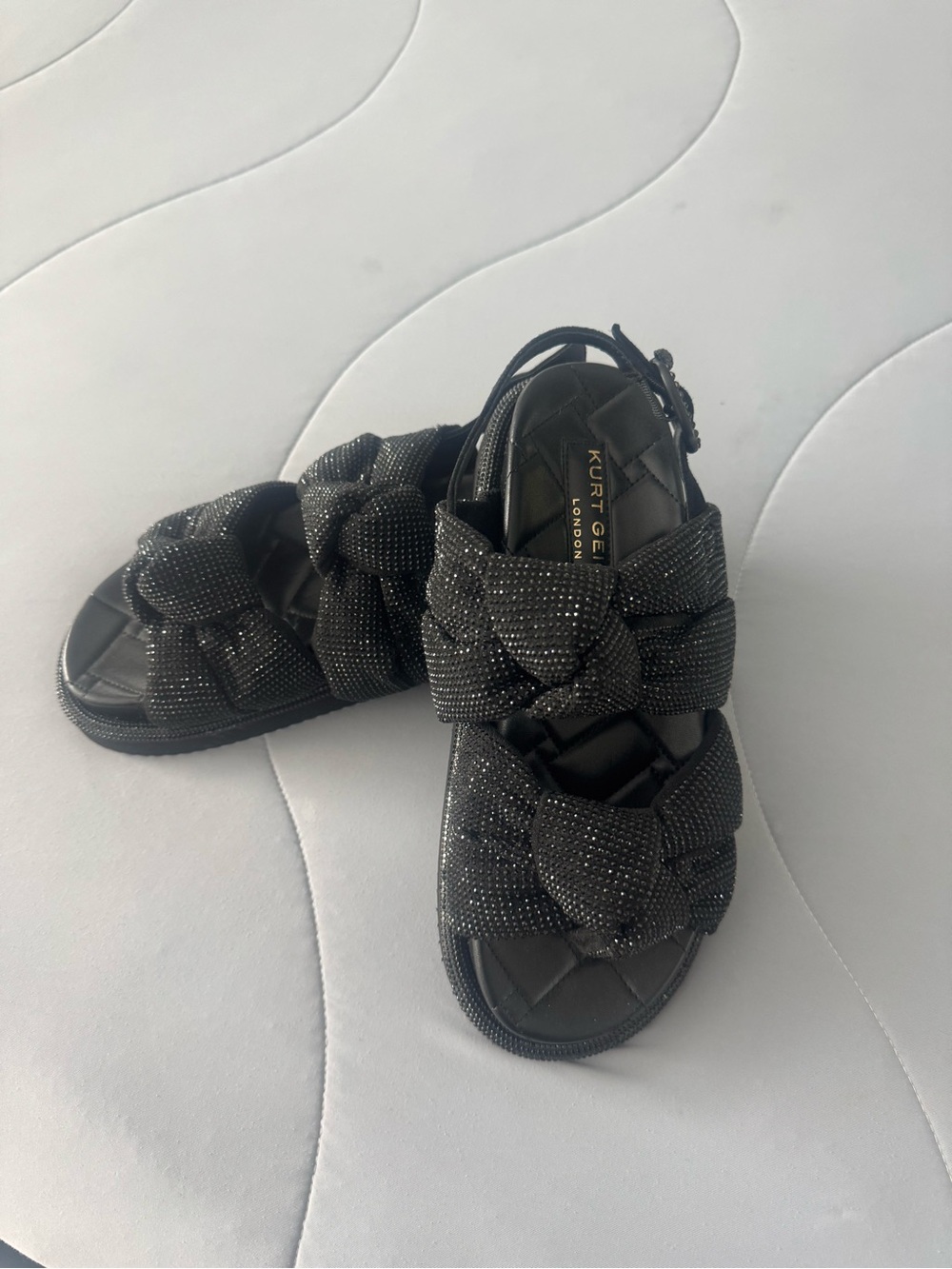 Kurt Geiger London Orson knot Sandals. Brand new size 39 sold out immediately!